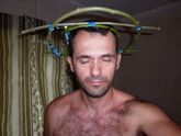 Шляпа из мусорного пакета