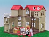 домик happy или sylvanian families у кого есть ?