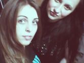 Подруга +фото на сколько выглядим и опишите нас?