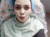 Сегодня ходила к косметологу ?Она мне сделала предложение вколоть один укольчик что бы подтянуть мне лицо.Я естествено откозала…
