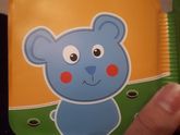 Девочки купила ребенку книжечку