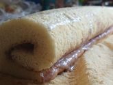 Быстрый рулет на сгущенном молоке.