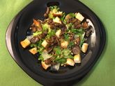 Салат с жареными грибами и кедровыми орешками
