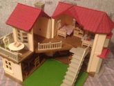 домик happy или sylvanian families у кого есть ?