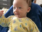 Как держат головку?