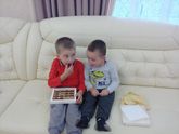 Похожи папа с сыном?)