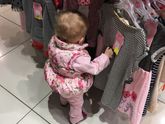 Дама на шопинге?