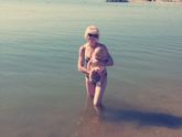 🌊👶☀️