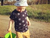 Стою на асфальте в лыжи обут.