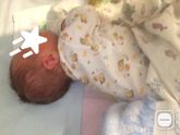 Ребенок закидывает голову