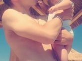🌊👶☀️