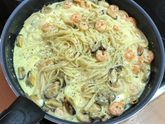 Вкусный ужин паста с морепродуктами