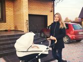 Первая прогулка в колясочке ?