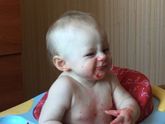 Клубничку зайка лопает 😂