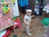 11 месяцев.курсируем везде и в поликлинике