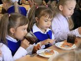 Петербуржских родителей ожидает увеличение стоимости школьного питания