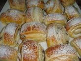 Слойки с творогом и изюмом
