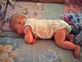 Кнопочка моя, научилась переворачиваться☝?