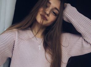 Он думал, в ней спокойная осень и шёпот листьев, а в ней ураган, землетрясение и характер в два раза сильнее, чем у него.