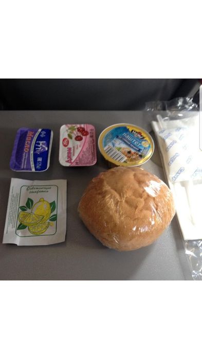 Еда в самолет.