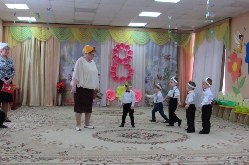 Утренник к 8 марта. Младшая группа.