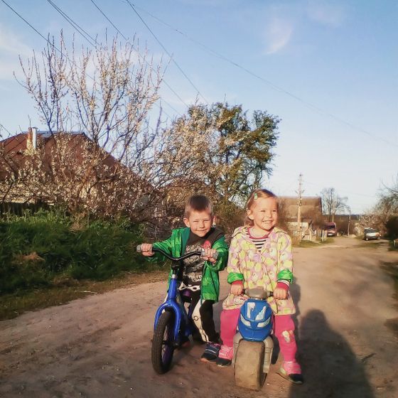 Карандаши на прогулке)