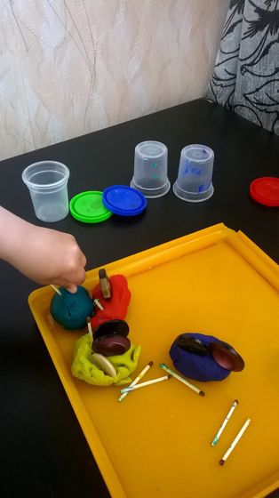 Игры с пластилином для самых маленьких
