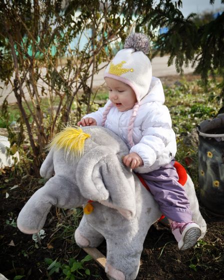 ЕвгенииАндревне 8 месяцев)))) первый шаг