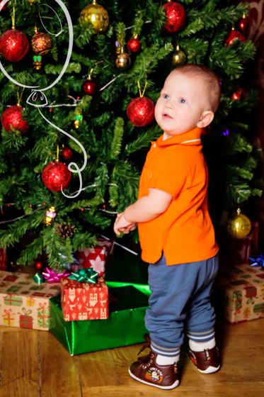 С Новым годом девочки и малыши !