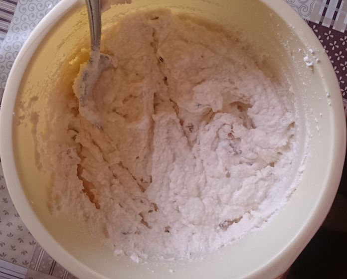 Творожная запеканка с изюмом и бананом в мультиварке