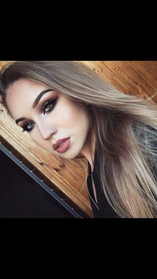 Макияж и причёска на