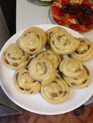 Булочки с изюмом