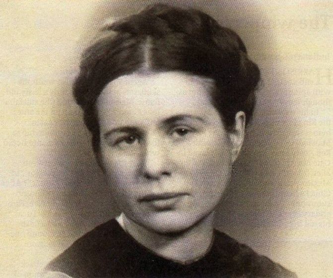Эта женщина живьем укладывала