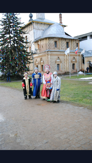 Царская семья на прогулке