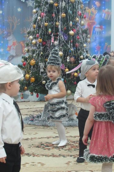 Новогодний праздник в младшей группе