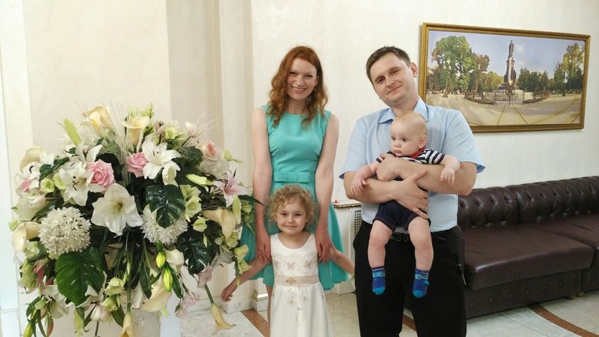 Ребетеныш рано пытается ходить...