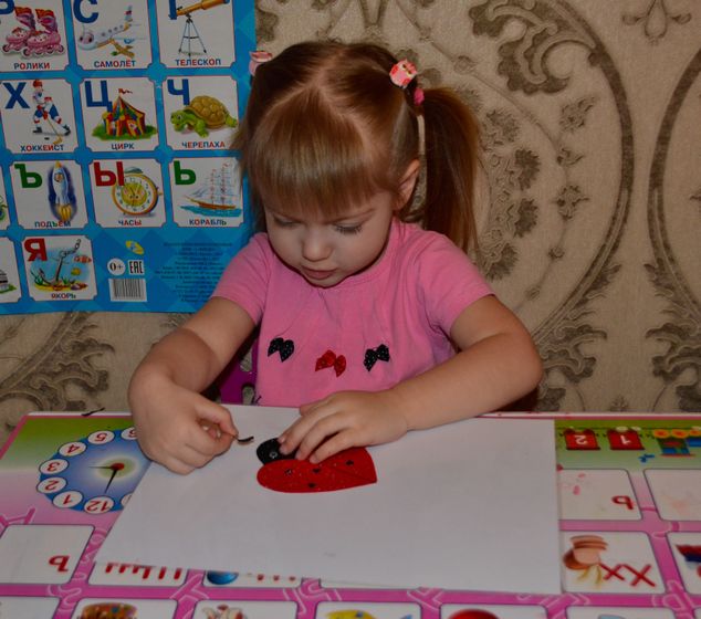Наши поделки ко Дню Святого Валентина. Алине 2 года 7 месяцев!