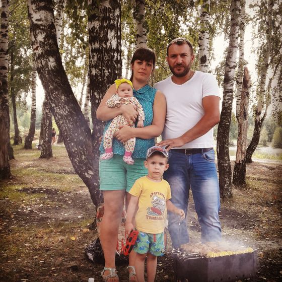 Выходной. Вся семья собралась вместе)