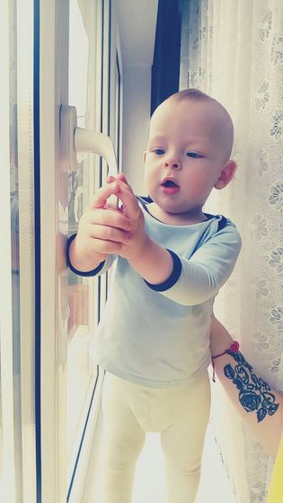 Годик нам)