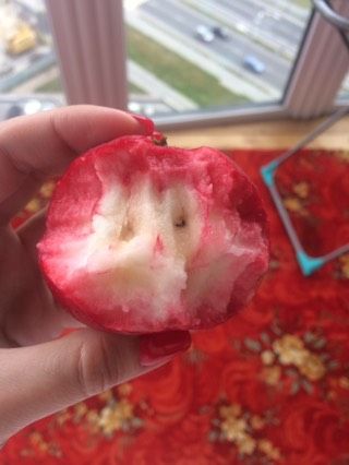Ем яблоко ? и