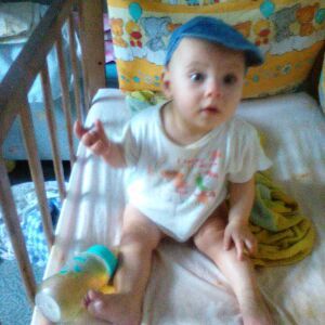 Как приучить ребенка пить из кружки