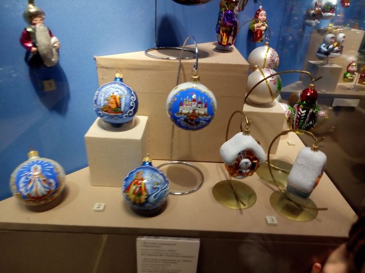 Выставка елочных игрушек в Коломенском