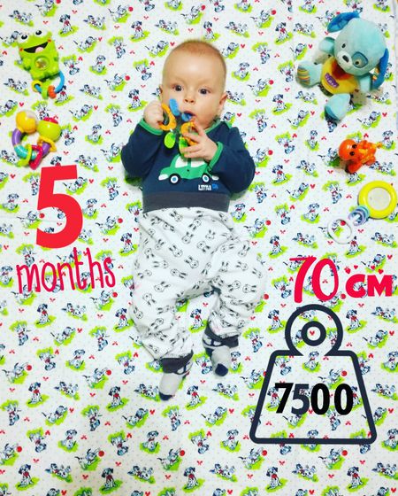5 месяцев , что умеете и кушаете ровесники ?