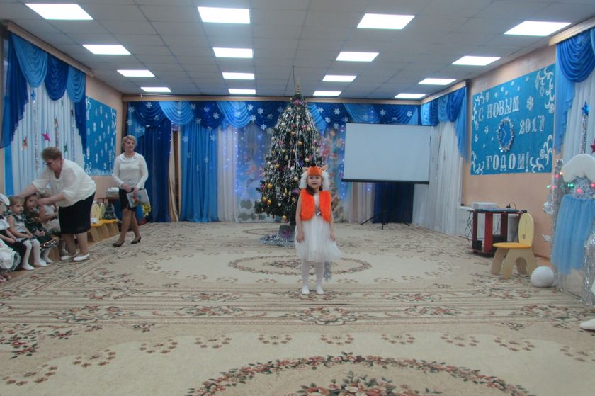 Новогодний праздник в младшей группе