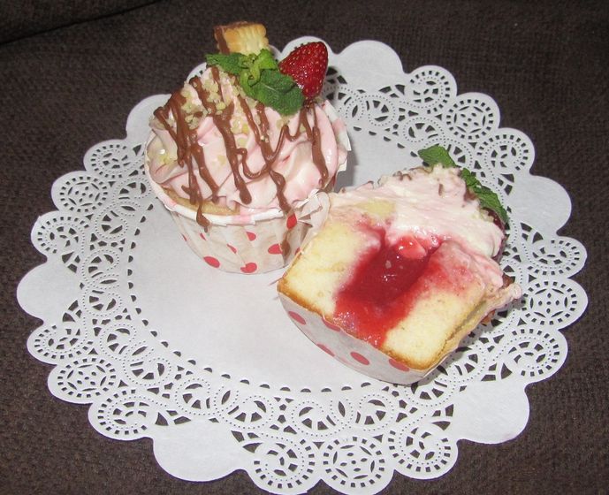 Клубничные капкейки к чаю:)