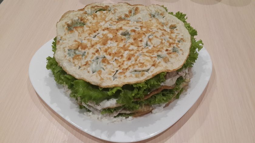 Белковый торт с куриной грудкой