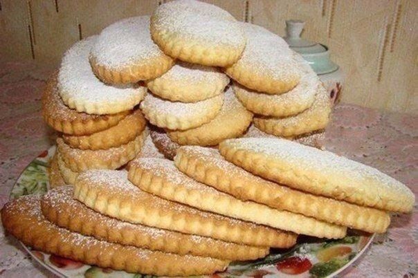 Делюсь вкусняшкой. Просто, быстро и очень вкусно под молочко или кефирчик)))