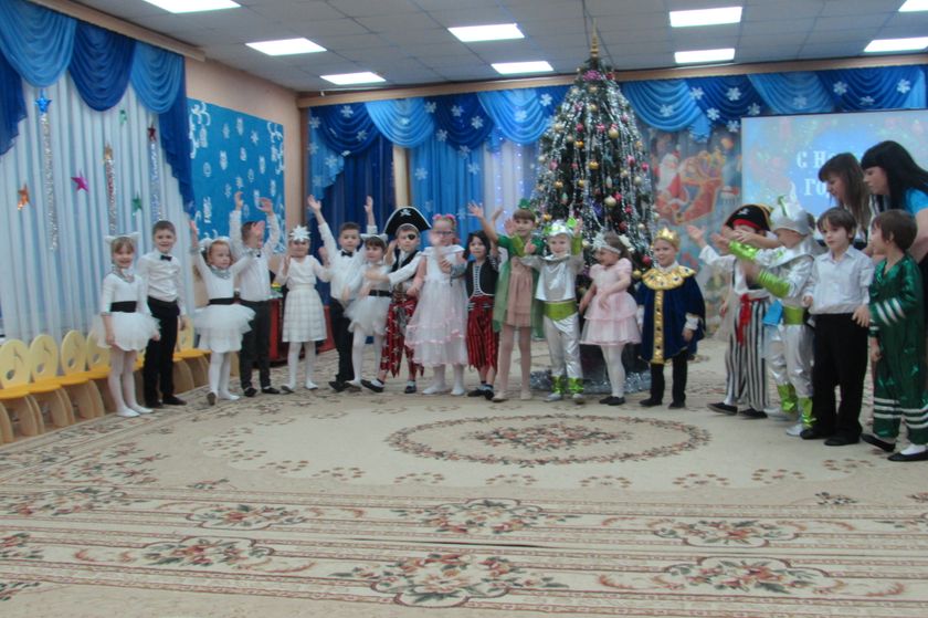 Новогодний праздник в подготовительной группе