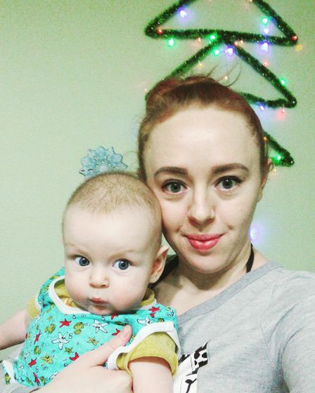 5 месяцев , что умеете и кушаете ровесники ?