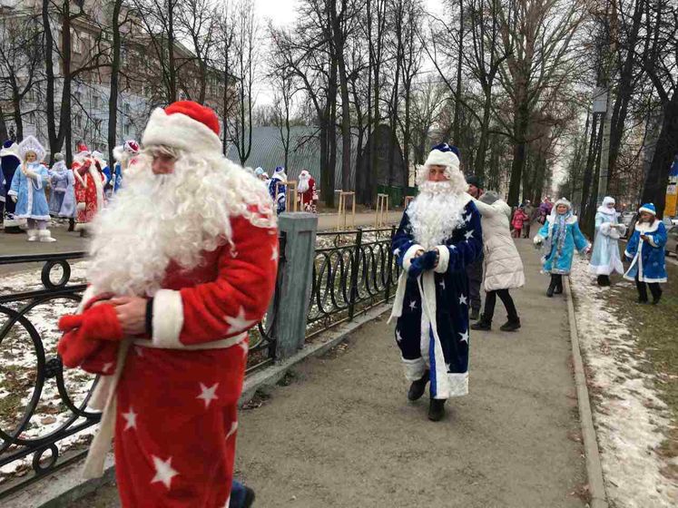Дед морозы гуляют